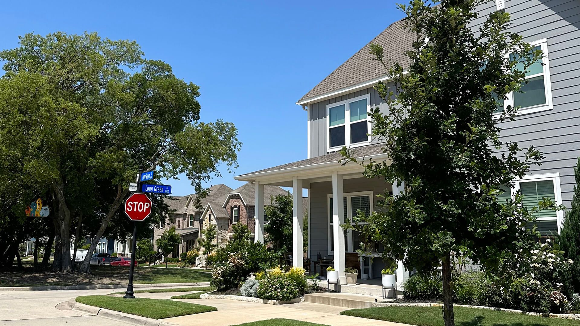 Homestead At Liberty Grove por Arcadia Realty Corp en Dallas Texas