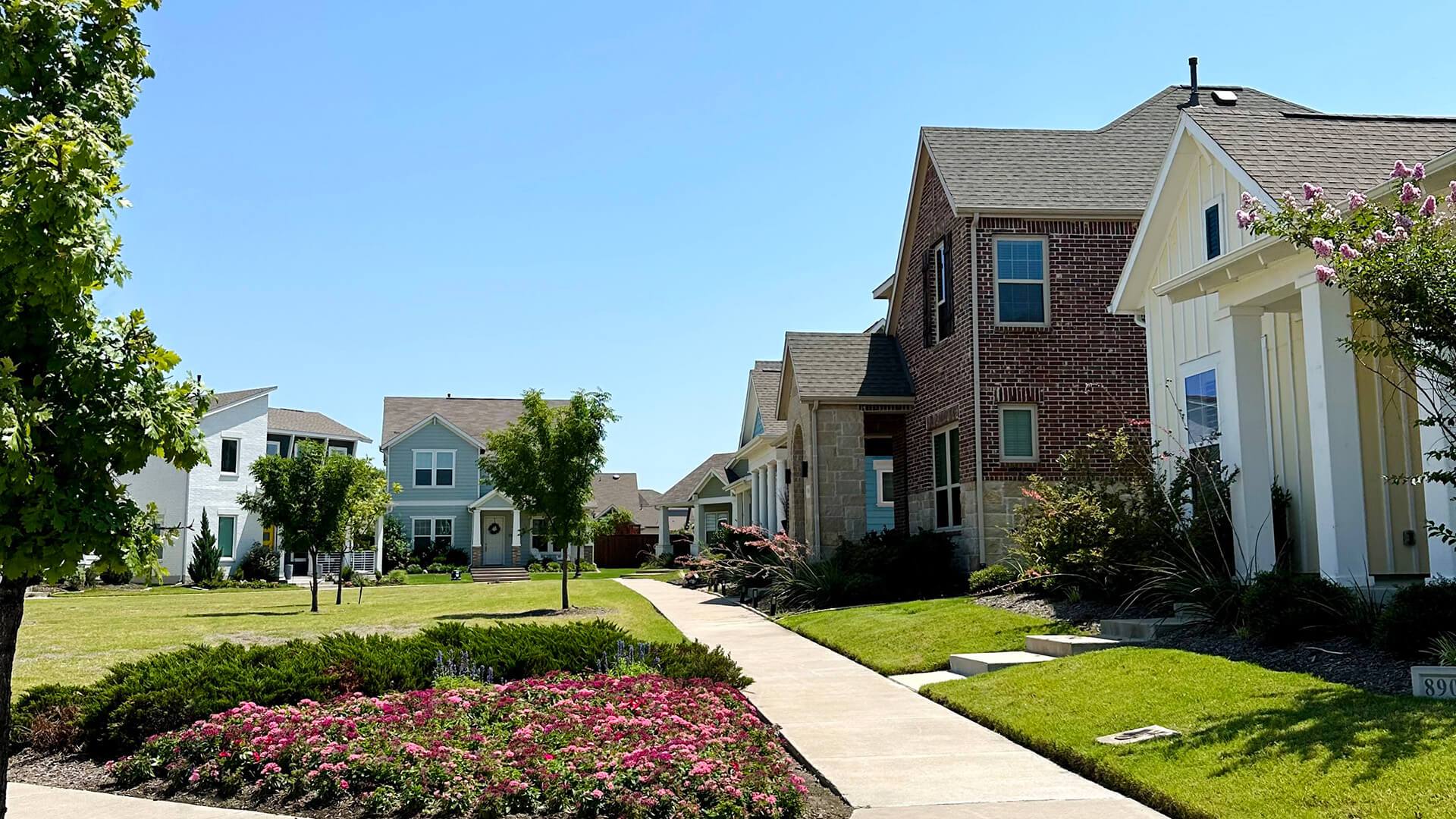 Homestead At Liberty Grove por Arcadia Realty Corp en Dallas Texas