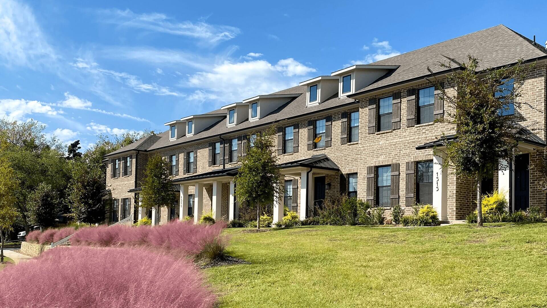 casa en Thomas Place por Arcadia Realty Corp