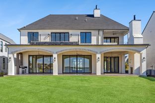 Long Cove por Sharif & Munir Custom Homes, Inc. en Dallas Texas