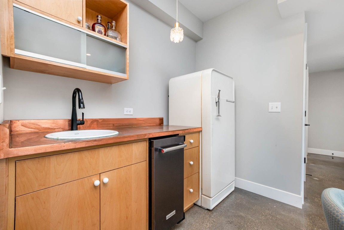 casa en The Bold Company por The Bold Company