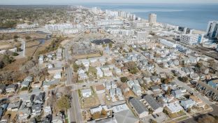 Old Beach Spot Builds por Bishard Homes en Norfolk-Newport News Virginia
