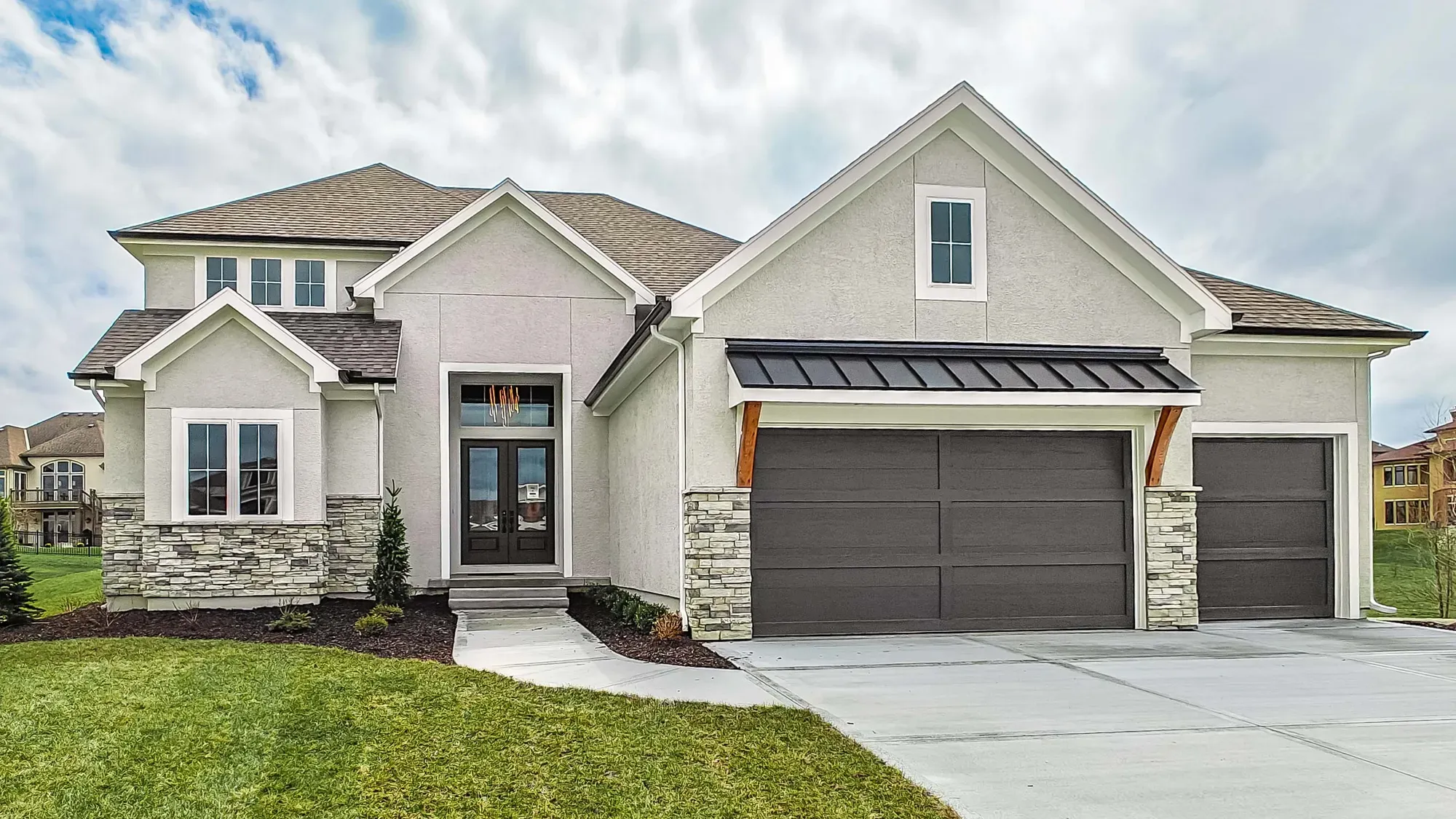 casa en Riss Lake por Don Julian Builders