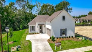 Garden Hill por Alvarez Construction Company en Baton Rouge Louisiana