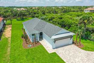 Palm Coast Plantation por Intracoastal Construction en Daytona Beach Florida