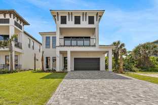 Hammock Dunes por Intracoastal Construction en Daytona Beach Florida