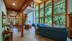casa en Pan Abode Cedar Homes, Inc. por Pan Abode Cedar Homes, Inc.