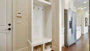 Harcrest Homes LLC por Harcrest Homes LLC en Atlanta Georgia