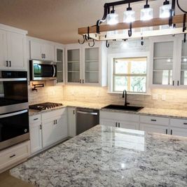 Hill Country Classics Custom Homes por Hill Country Classics Custom Homes en San Antonio Texas