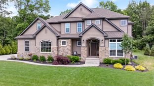 Canyon Woods por Kraftech Homes en Akron Ohio