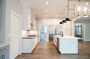 J. Hall Homes por J. Hall Homes en Washington Virginia