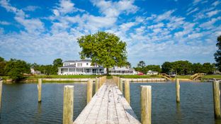Bellevue On The Tred Avon por Paquin Design Build en Eastern Shore Maryland