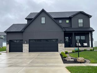 The Continental por Cook Builders en Gary Indiana