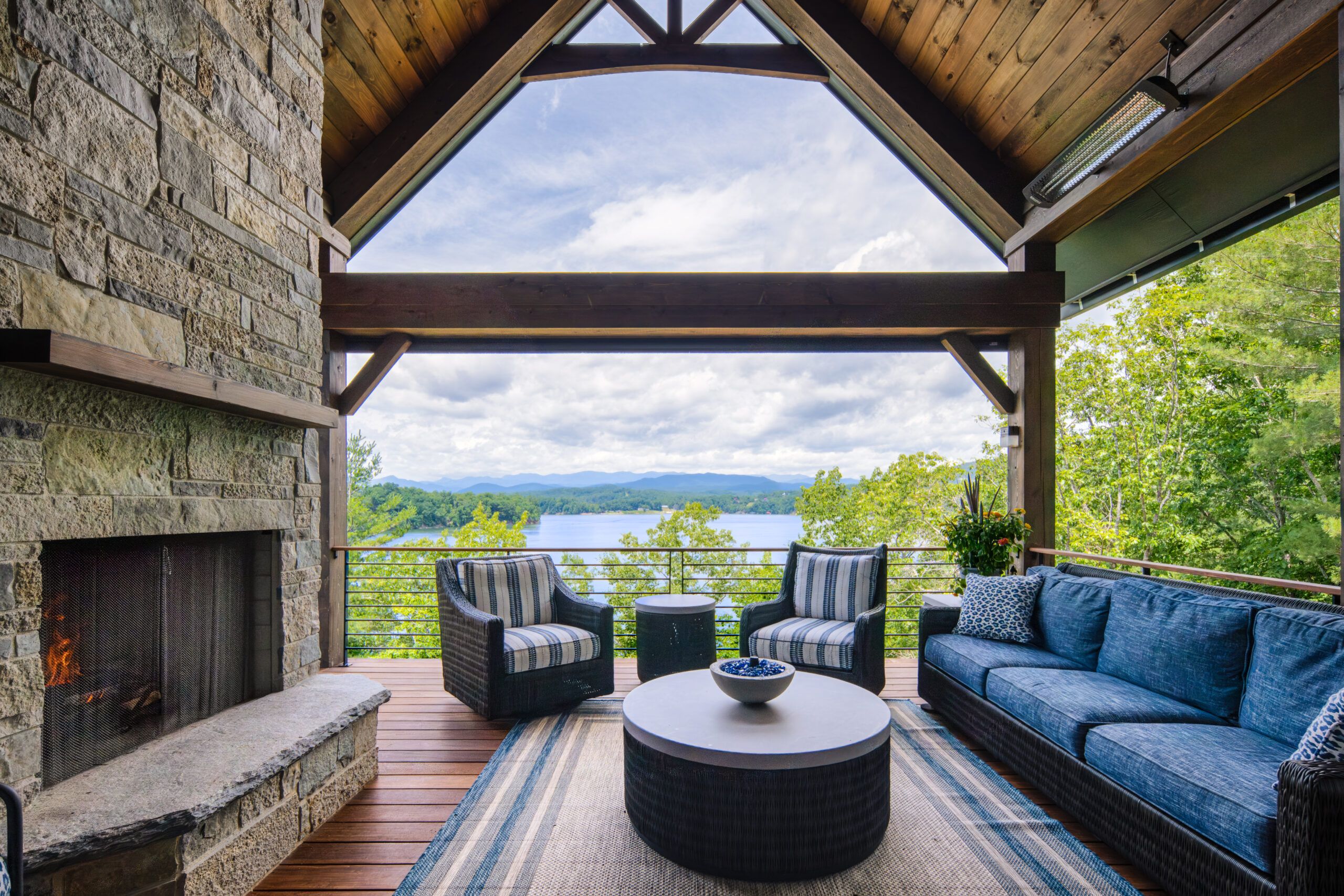 Lake James Custom Homes, LLC por Lake James Custom Homes, LLC en Asheville North Carolina