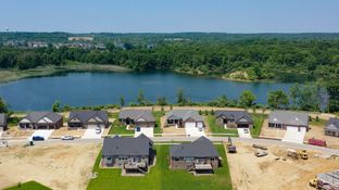 The Woods Of Tullamore por Silverado Homes, Inc. en Detroit Michigan