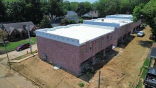 Covington Court Townhomes por D&D Custom Homes en Memphis Tennessee