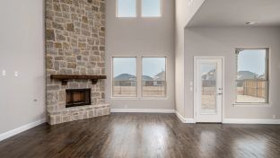 Creekview Meadows por Stonehollow Homes en Dallas Texas