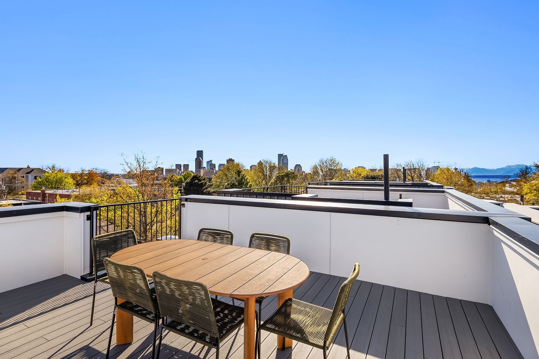 1715 17 Th Avenue Seattle. Seattle, WA 98122