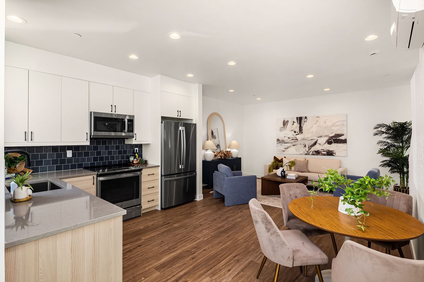 1715 17 Th Avenue Seattle. Seattle, WA 98122