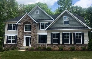 Kinsley Estates por Hour Homes Inc en Washington Virginia