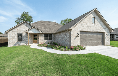 River Pointe por Justin Green Custom Homes Inc en Fort Smith Arkansas