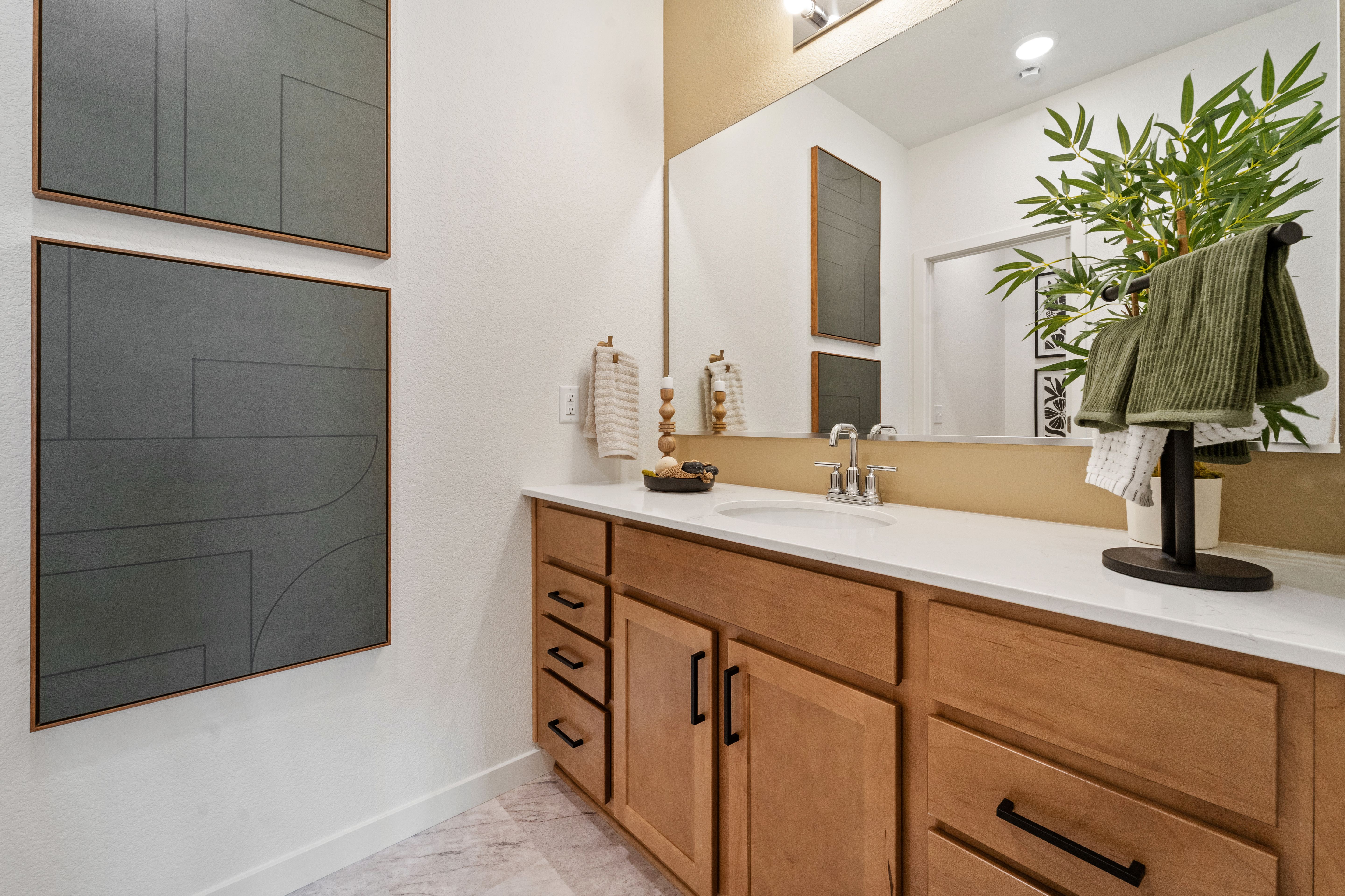 Hudson Model Home Somerset - Owner's Suite Ensuite Bathroom