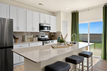 504-Lindon Model-Kitchen View 1