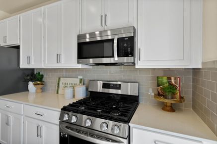 504-Lindon Model-Kitchen View 2