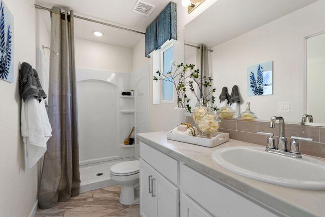 504-Lindon Model-Owners Suite Bathroom