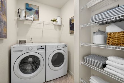 504-Lindon Model-Laundry Room