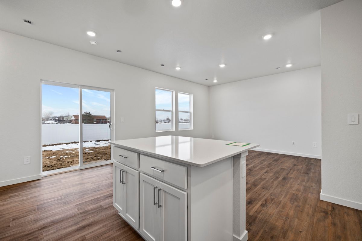 501-Del Norte-Living Room and Kitchen View 4