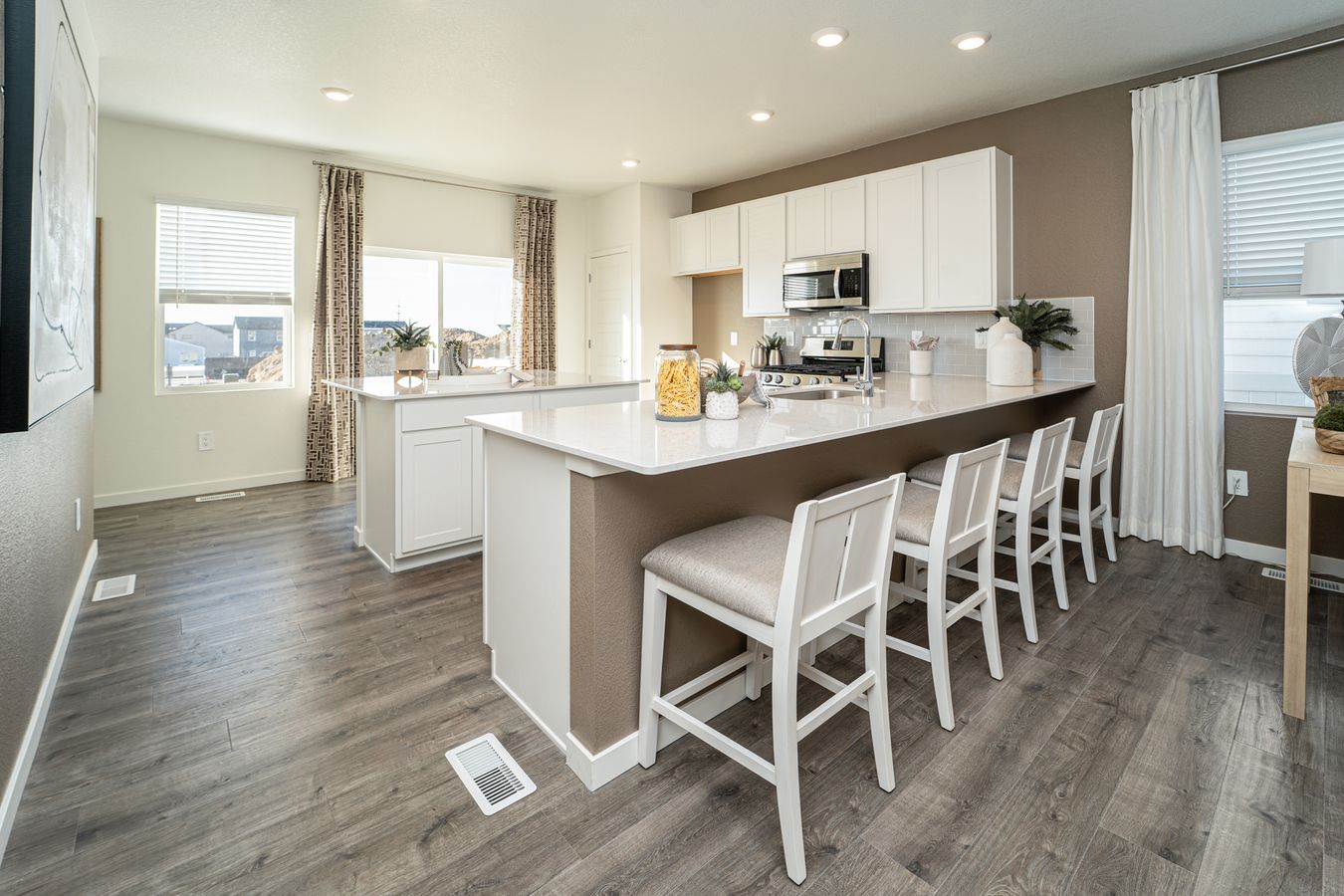 Holly-Model-Kitchen
