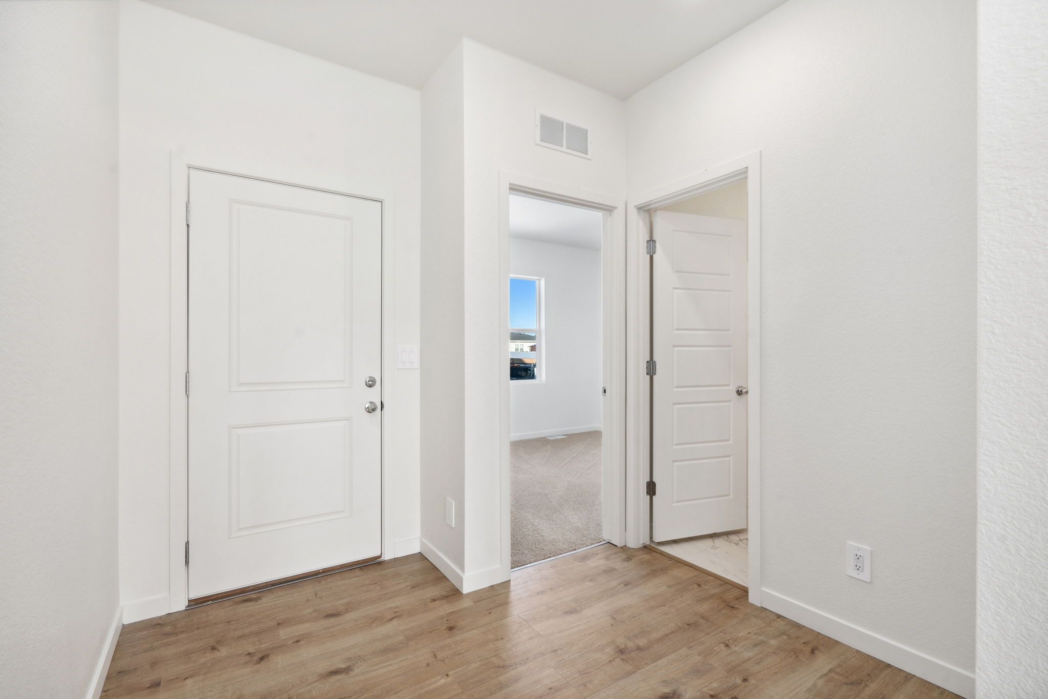 Stratton-Model-Hallway