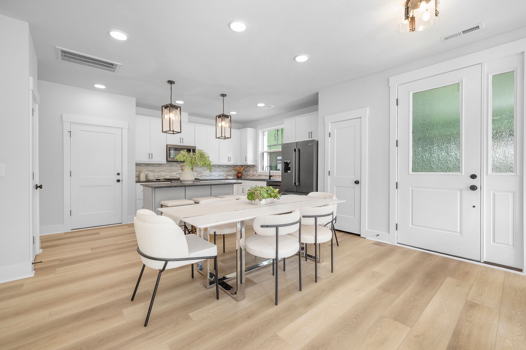 Pomona End Unit - Casual Dining
