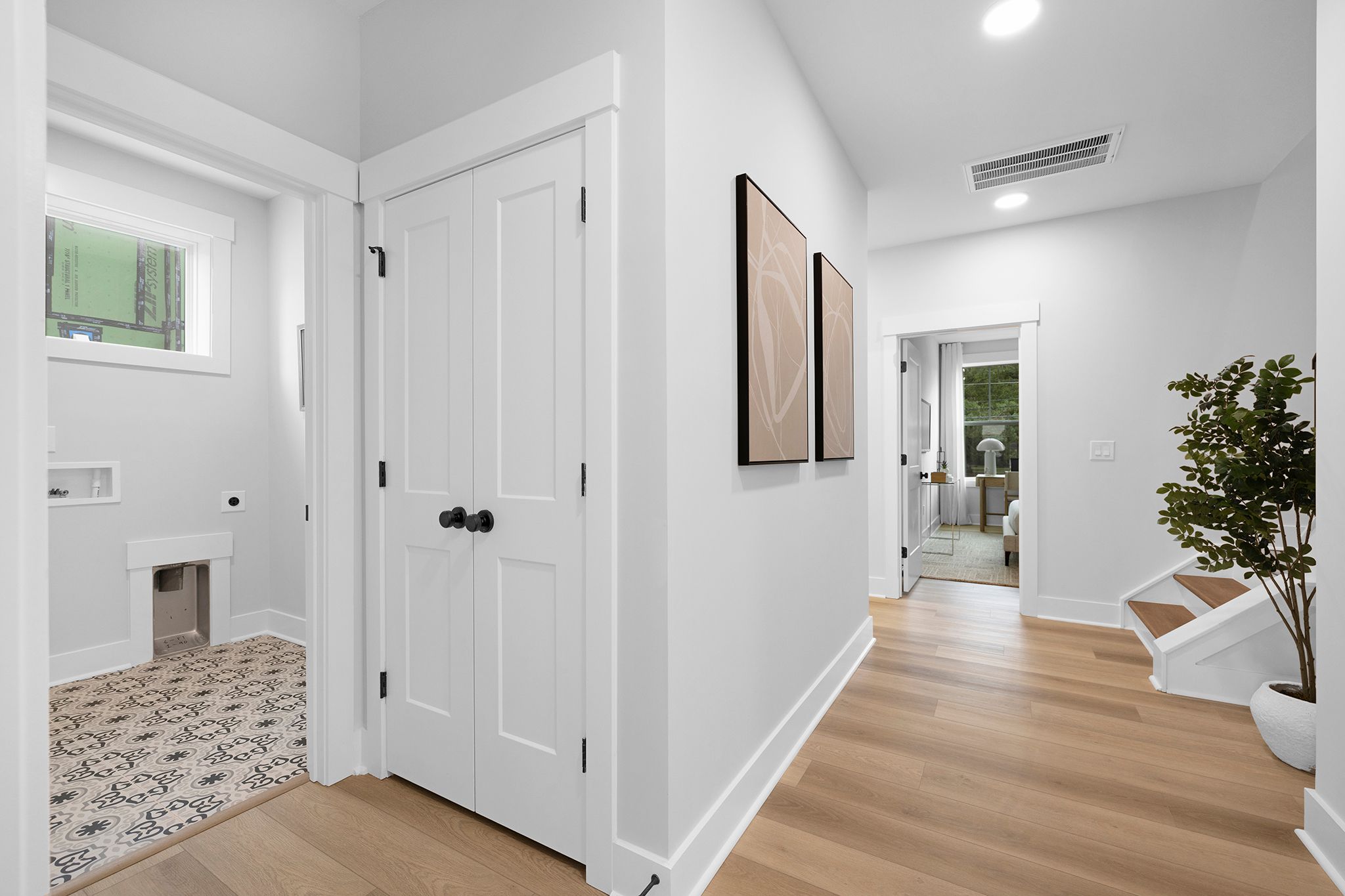 Pomona End Unit - Upstairs Hallway