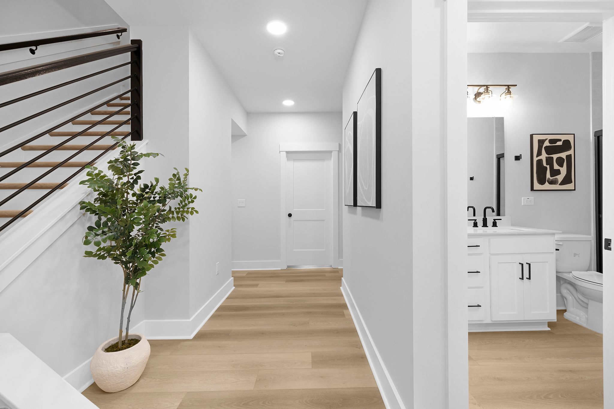 Pomona End Unit - Upstairs Hallway