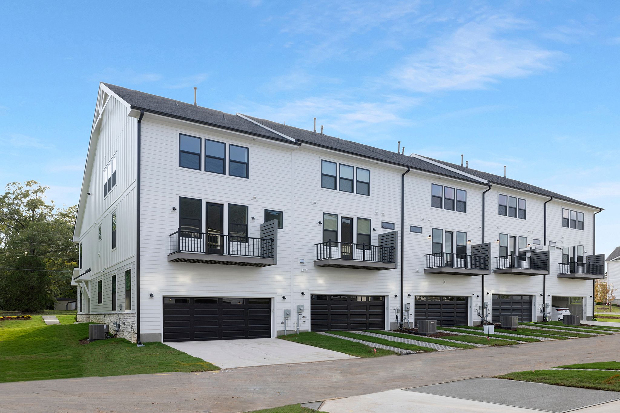Pomona End Unit - Rear Exterior