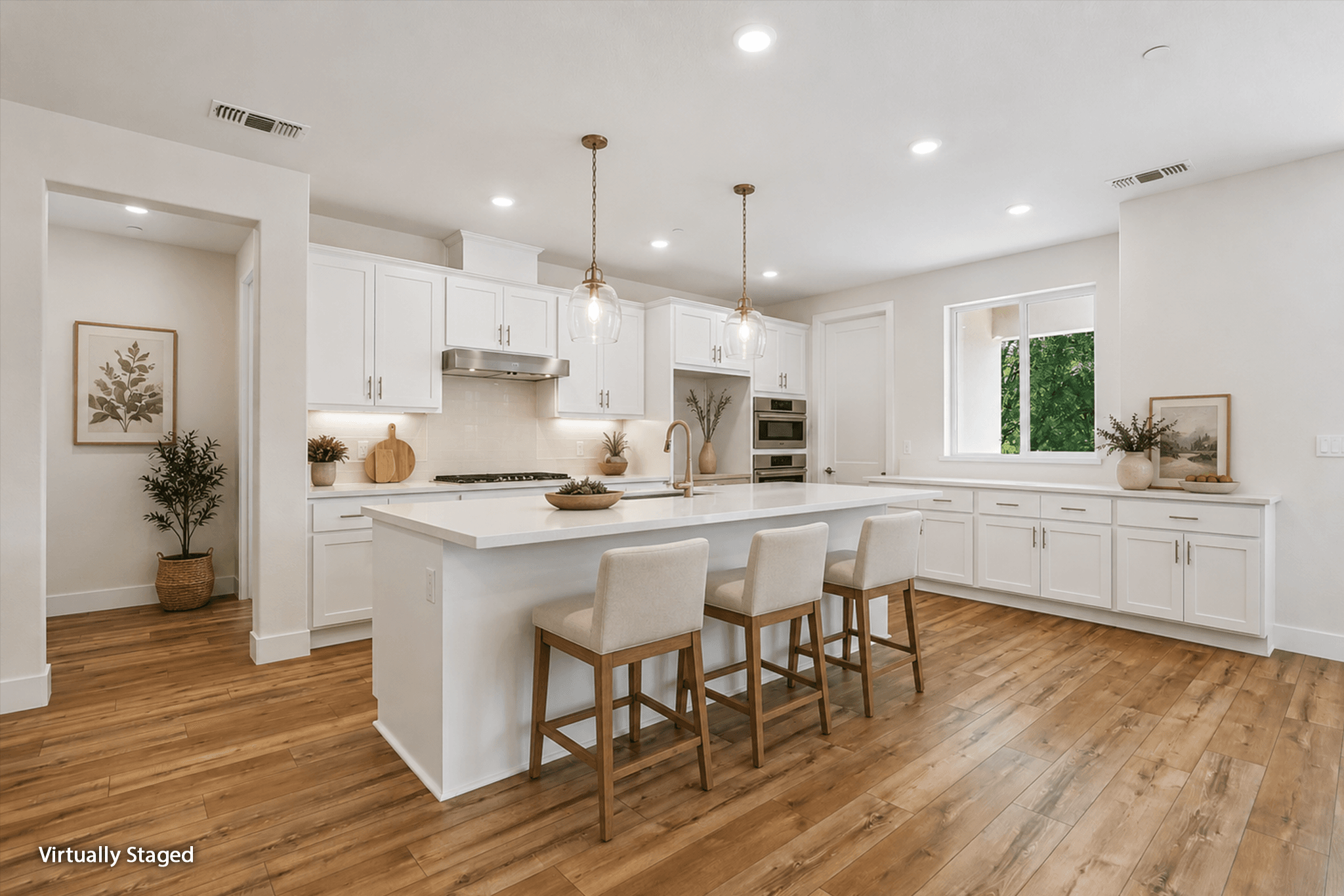Photo has been digitally altered to show how this space could be used. To see the original, unaltered photo without digital staging, please see next image.