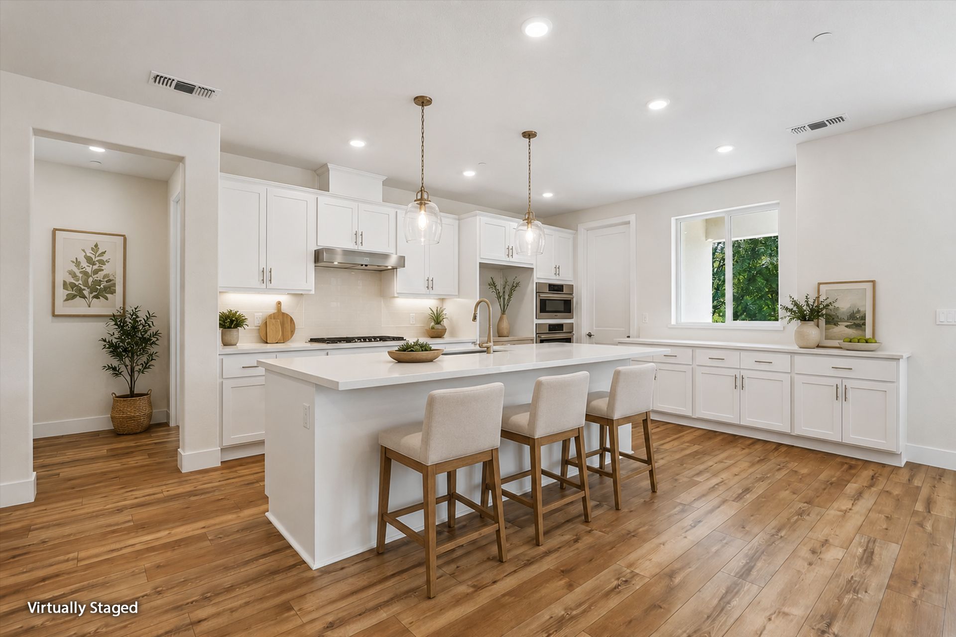 Photo has been digitally altered to show how this space could be used. To see the original, unaltered photo without digital staging, please see next image.