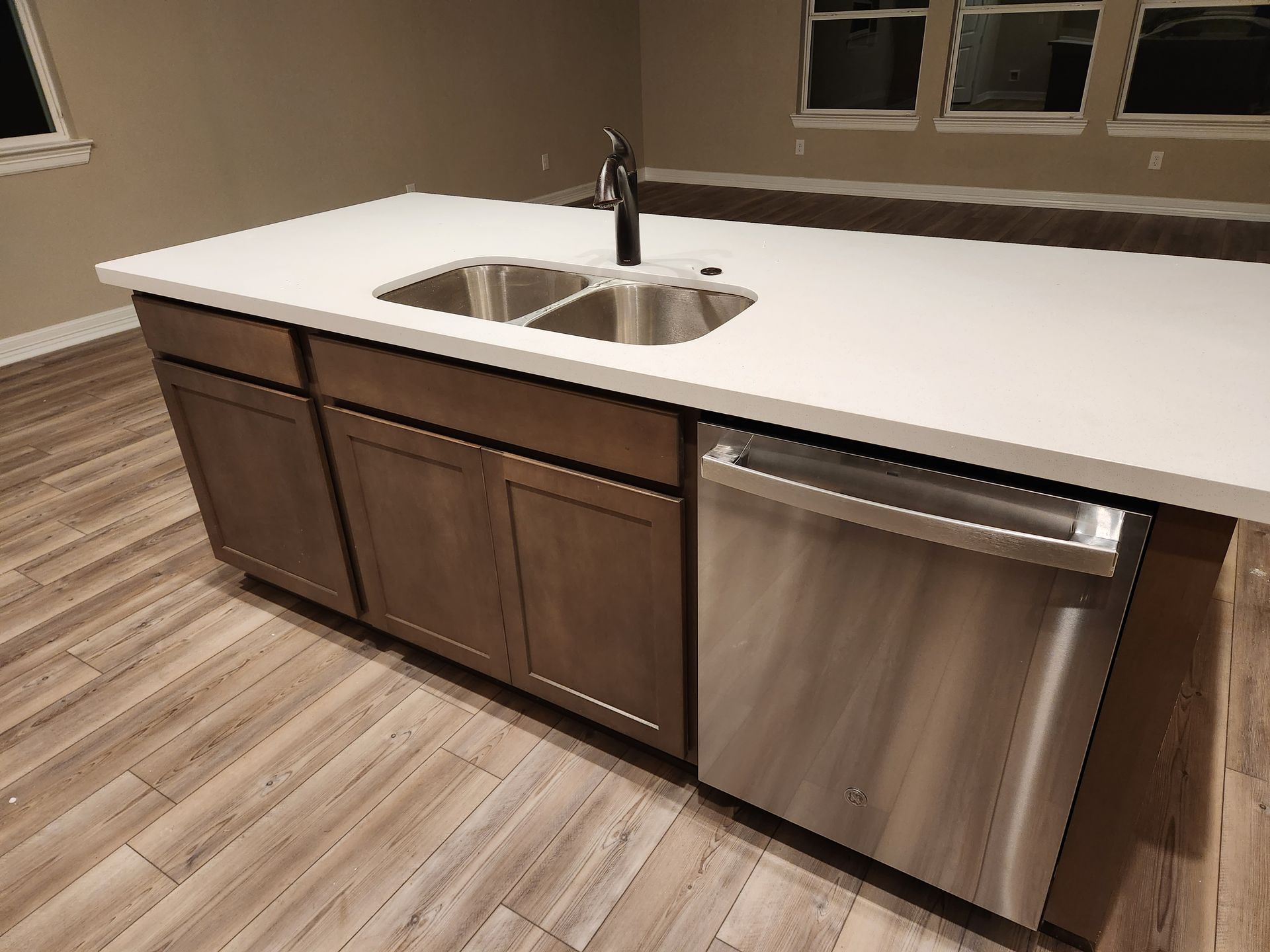 Sink & Dishwasher in Island