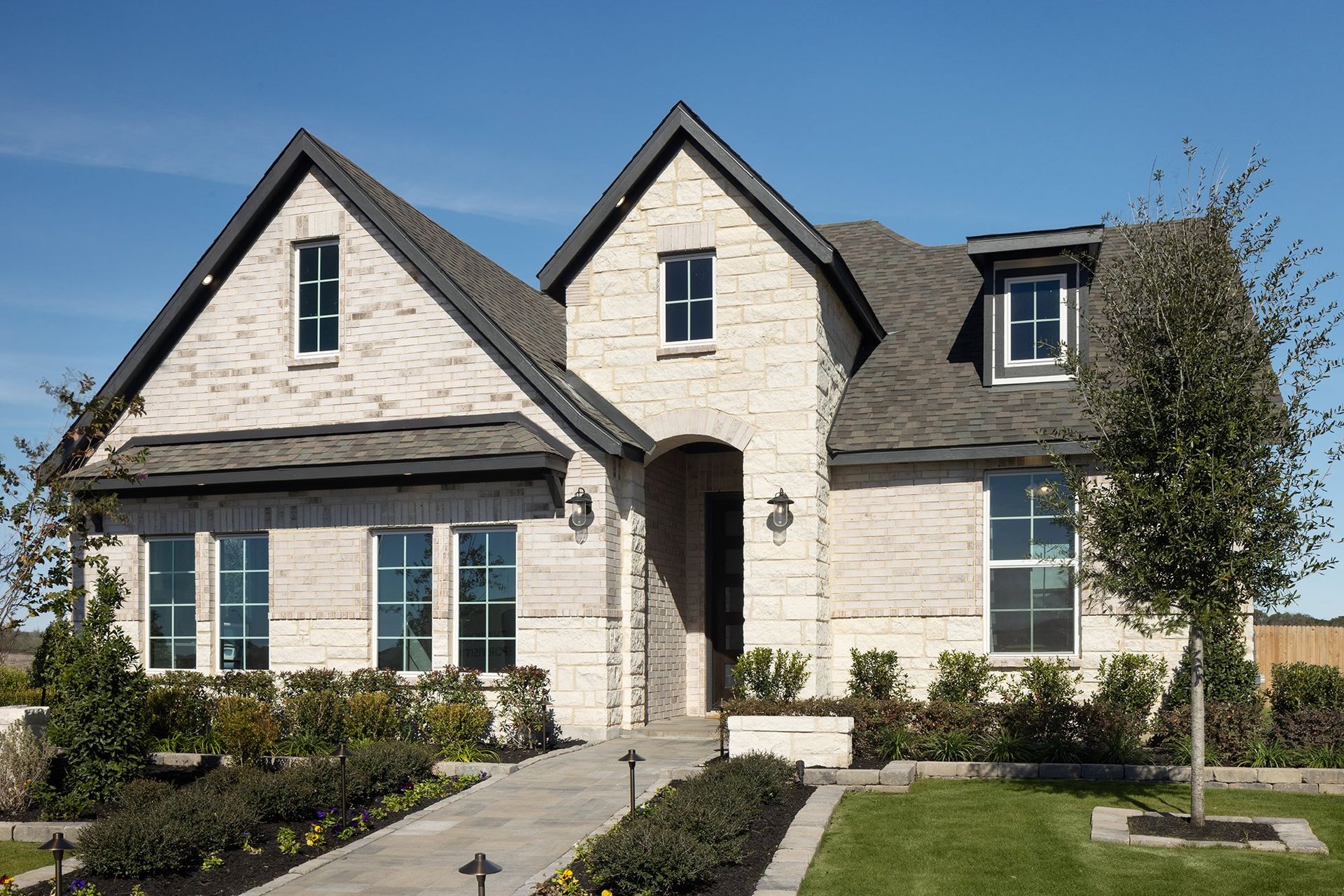 Nueces French Country L Exterior
