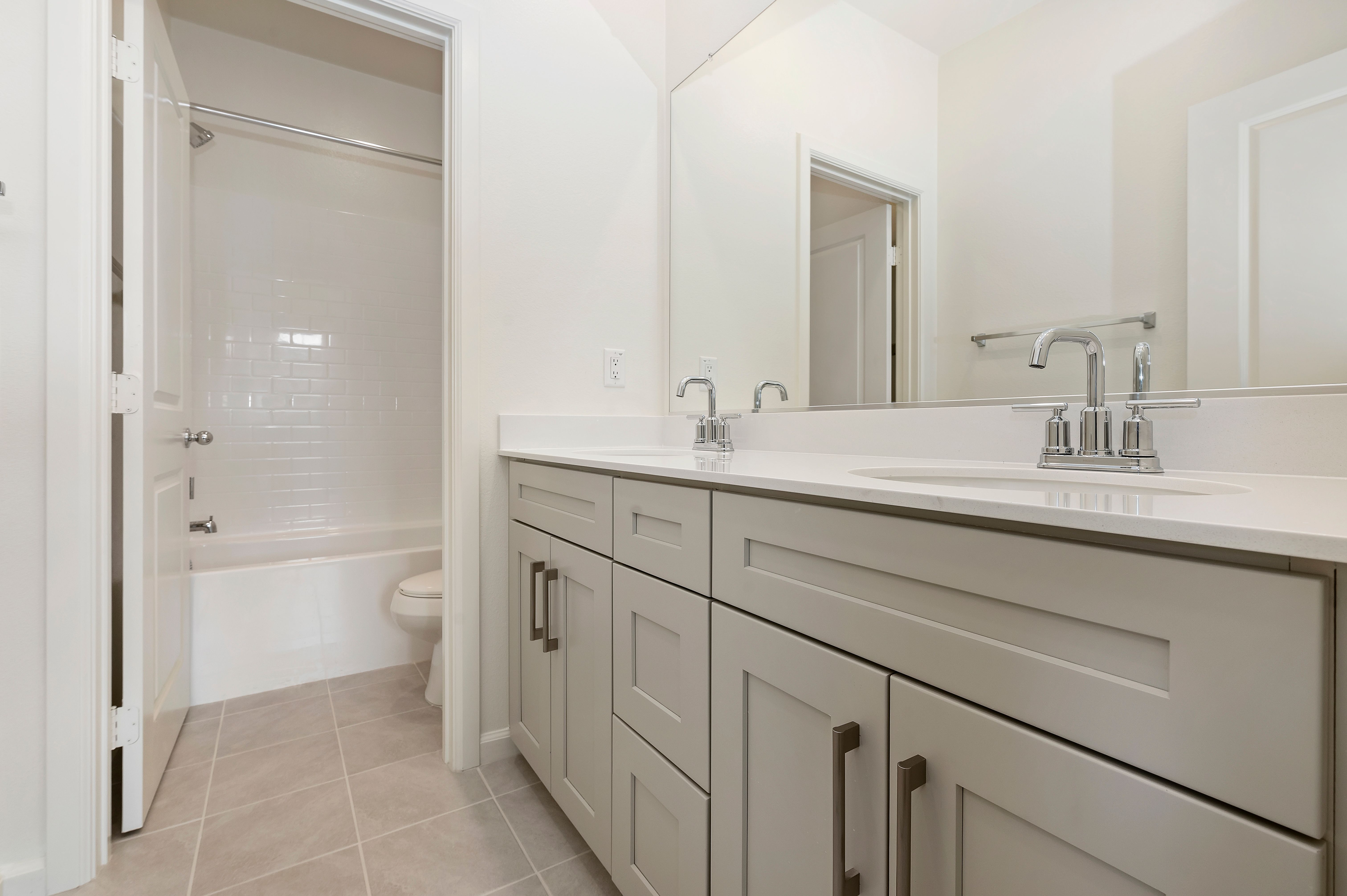 Tangelo Bathroom