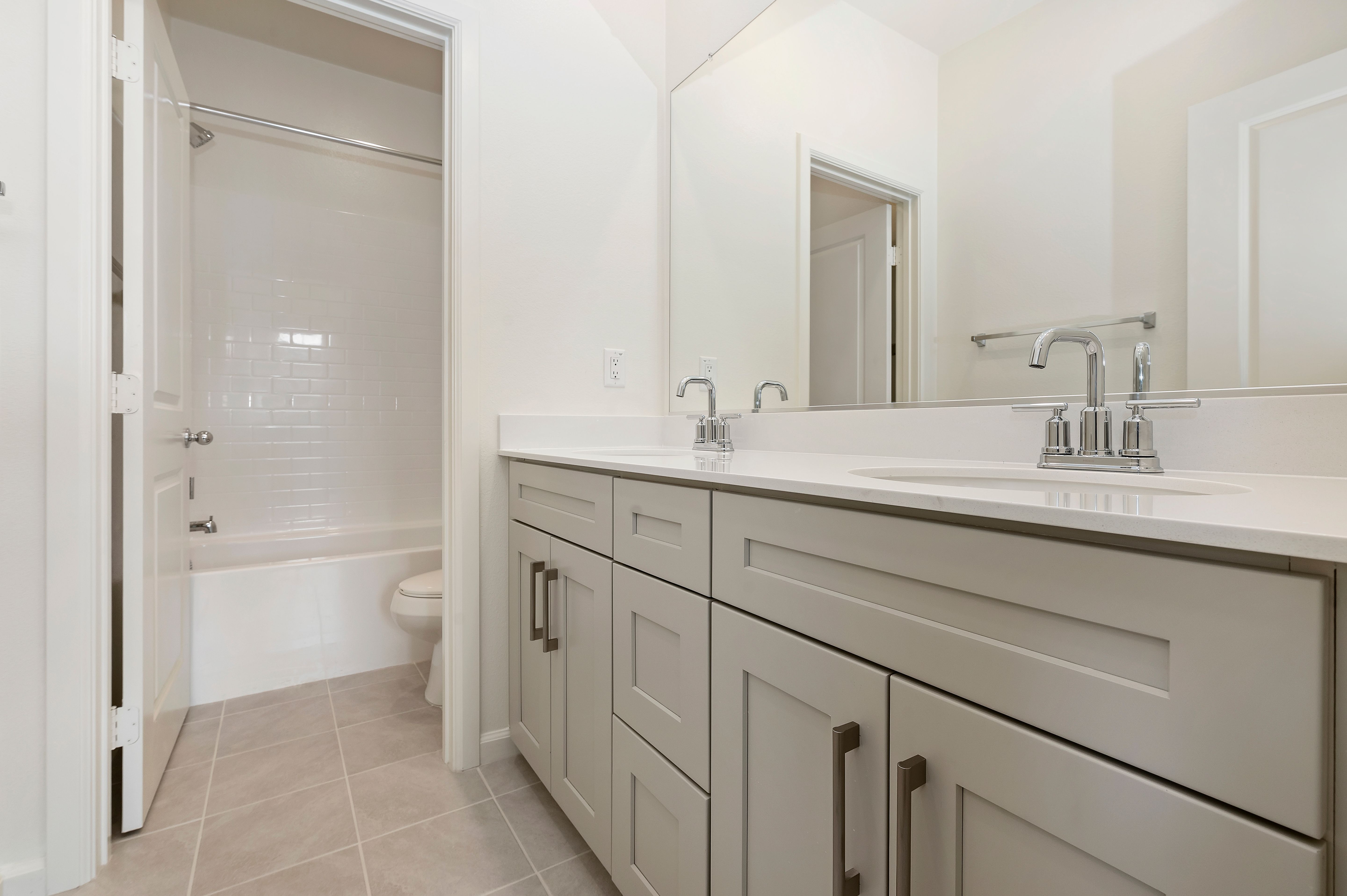 Tangelo Bathroom