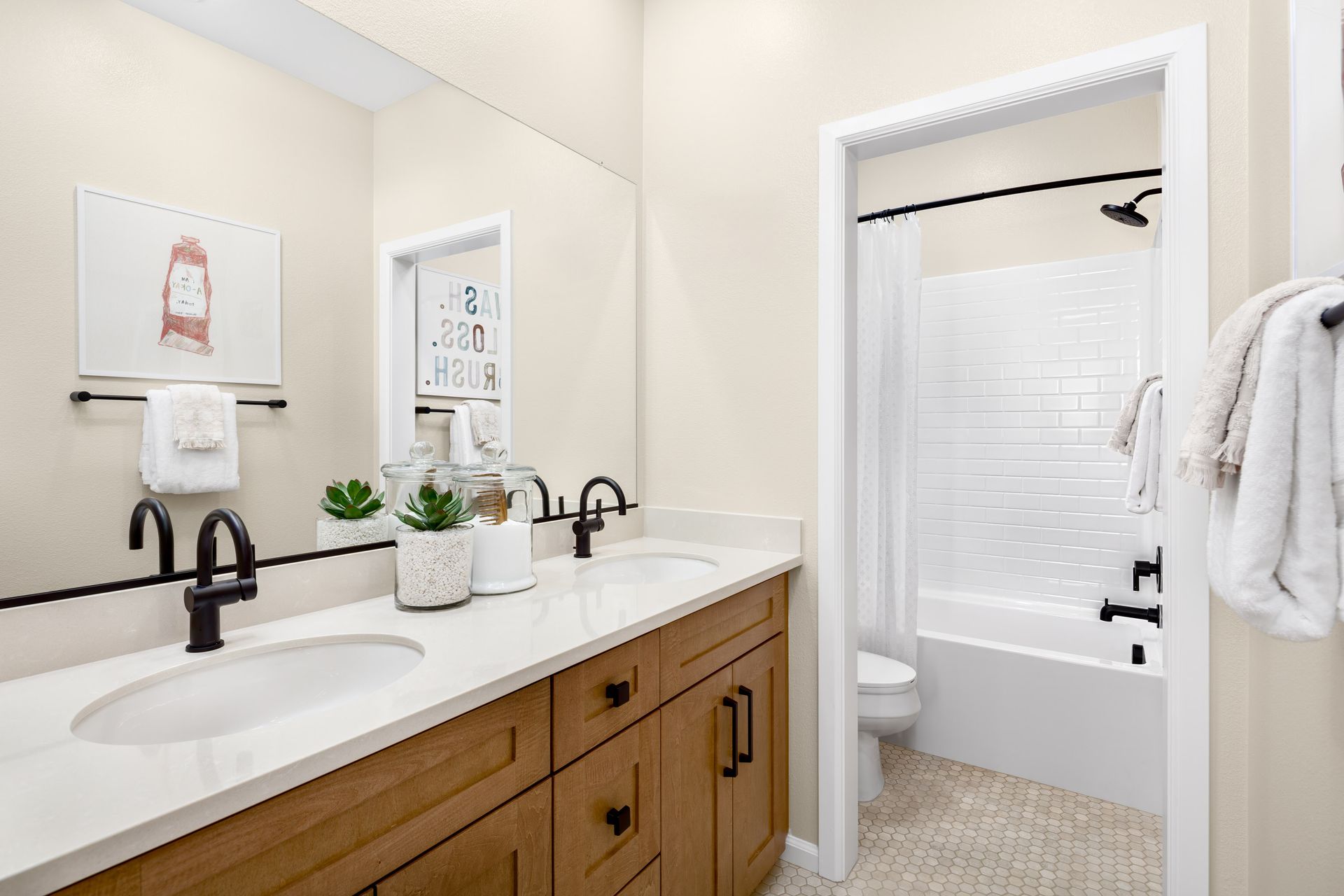 Tangelo Bathroom