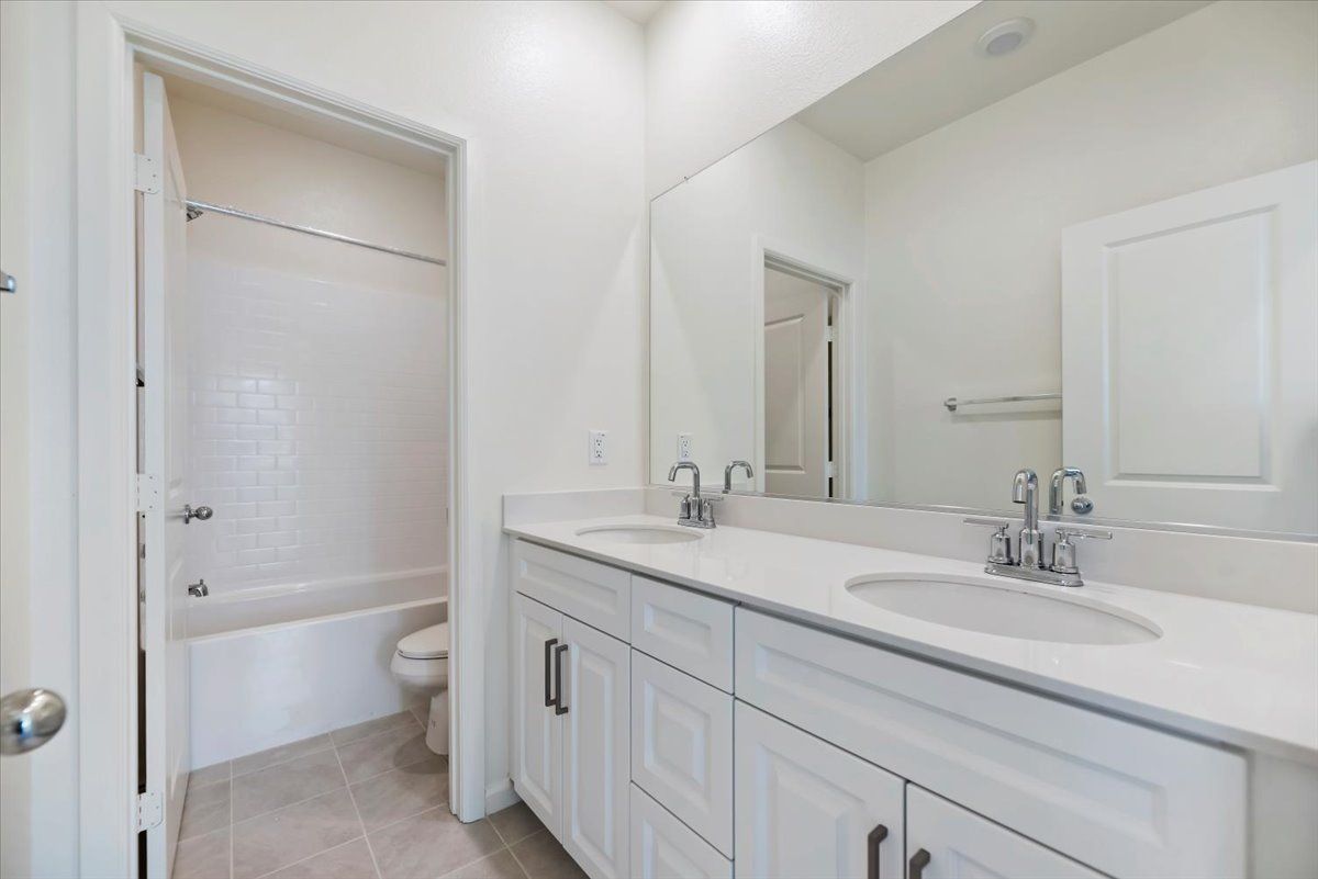Tangelo Bathroom