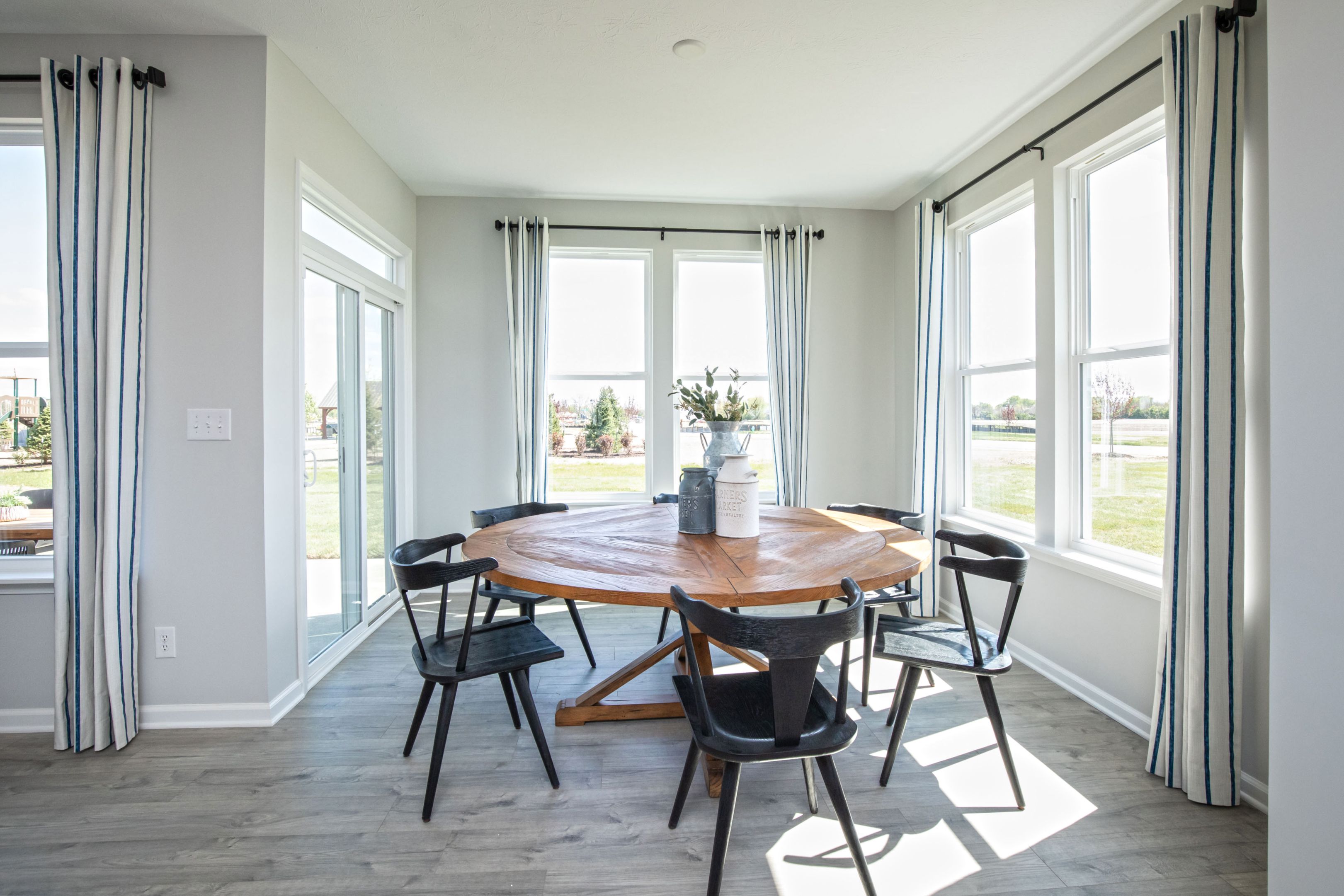 Washington Breakfast Area