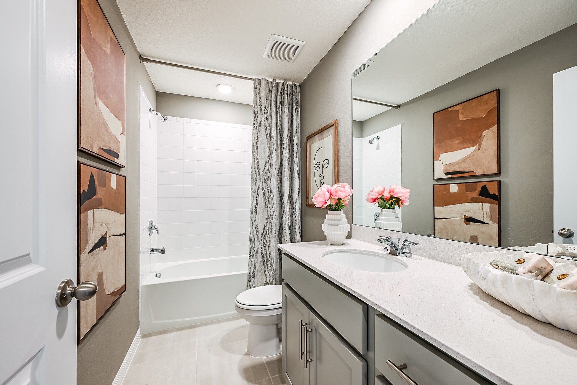 Magnolia Bathroom 2