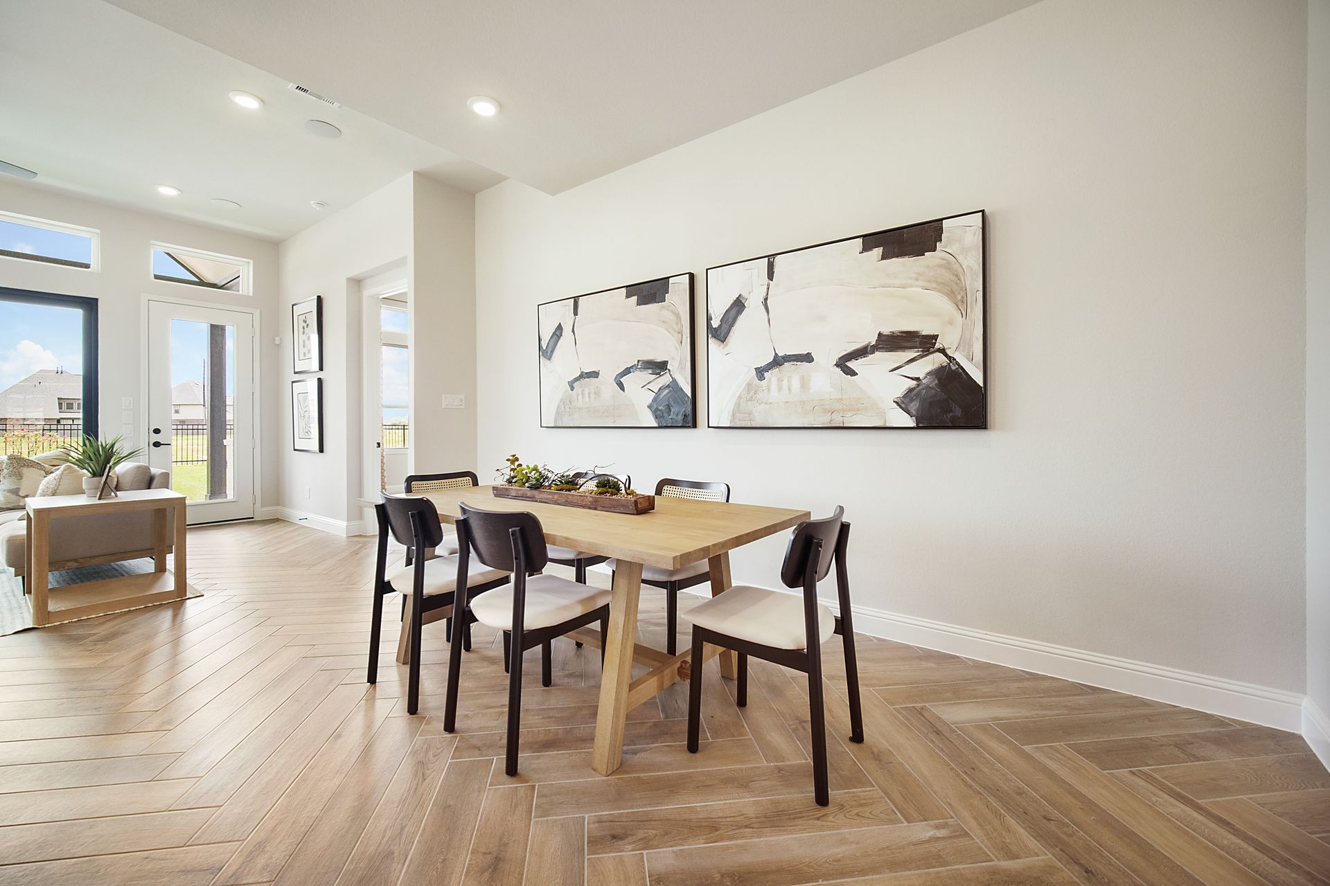 Enchante Casual Dining Room