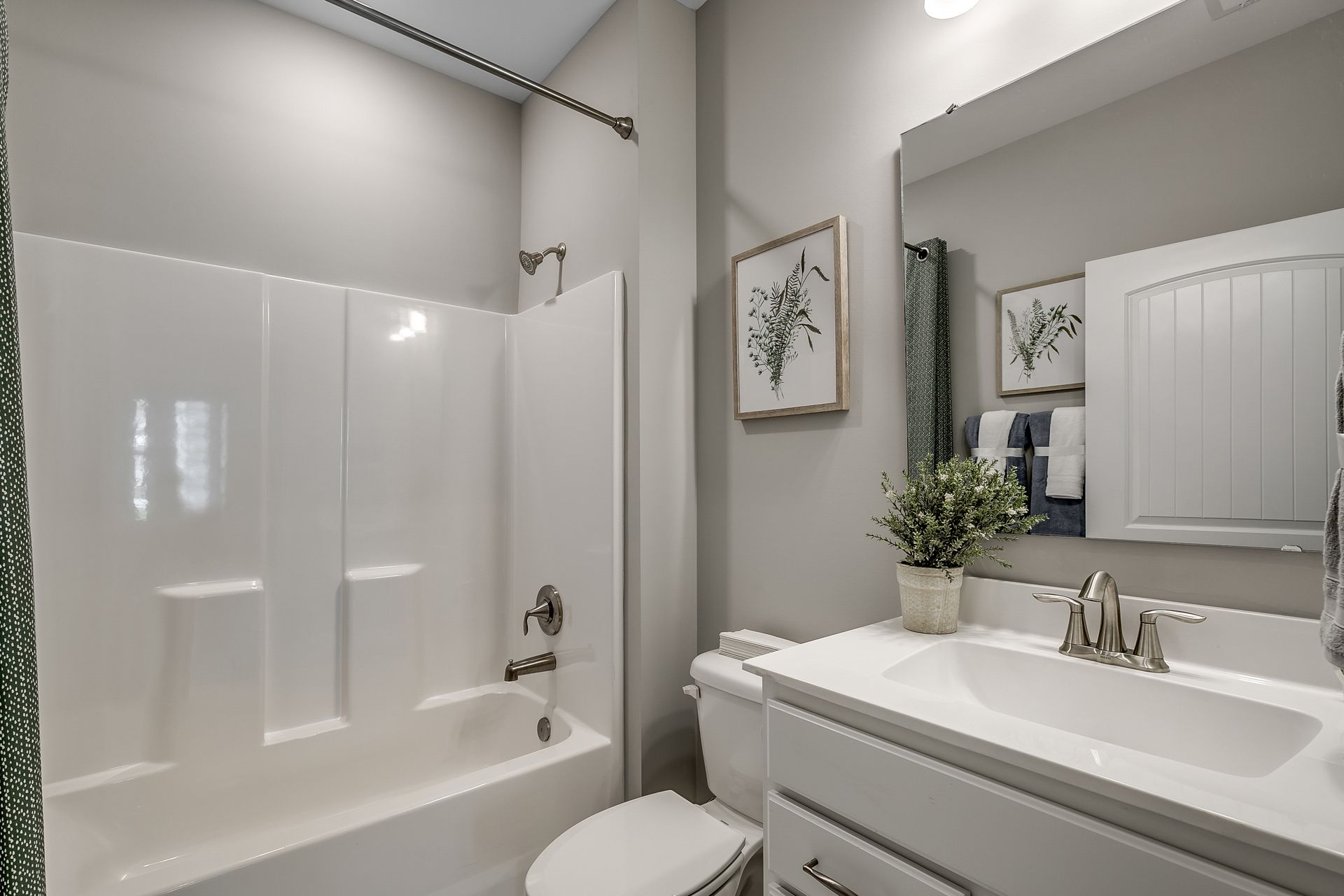 Wisteria Secondary Bathroom