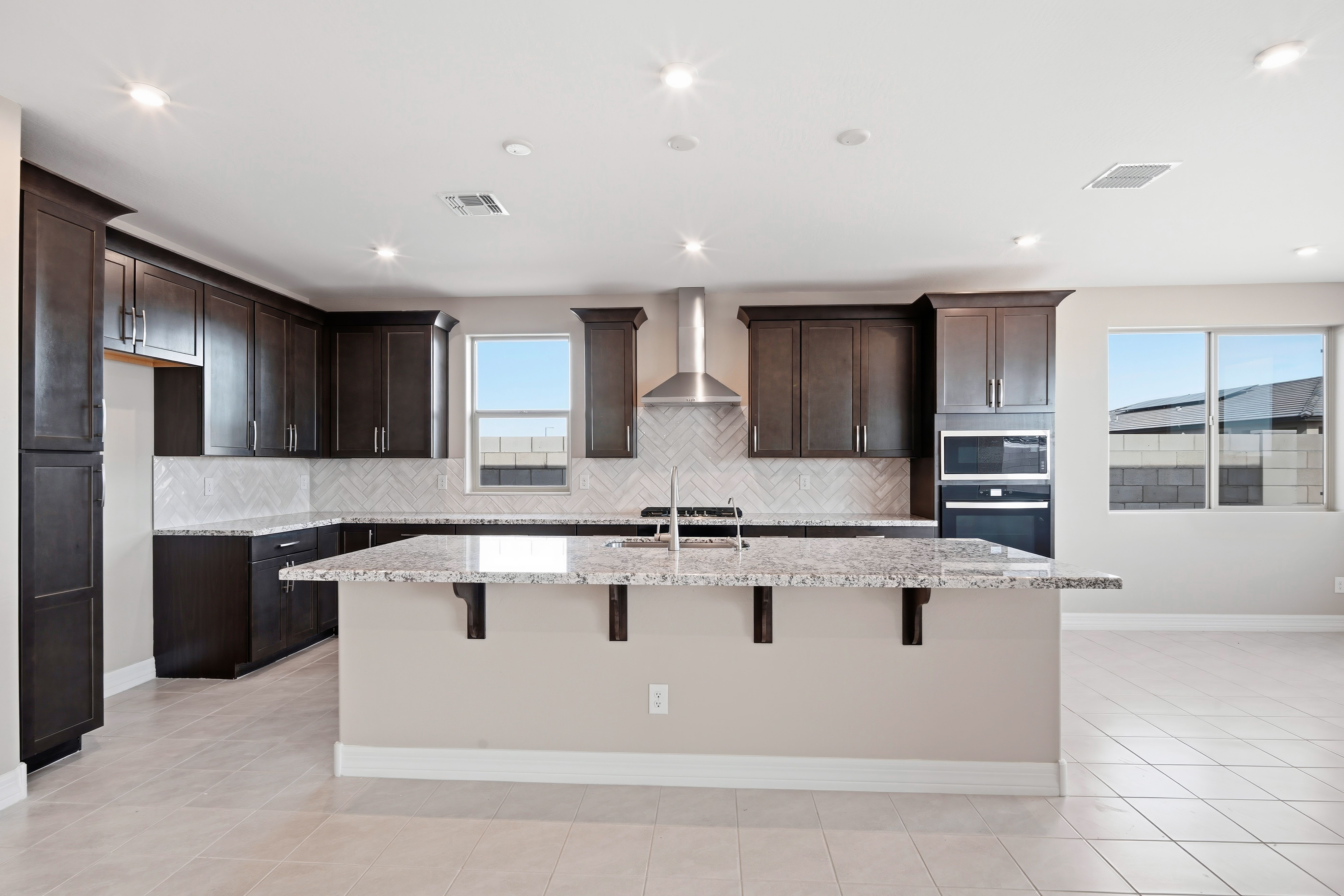 6323 N 190TH DR (Savannah)